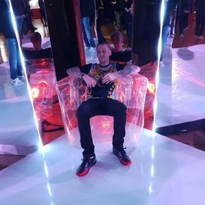 Meet your Posher, Dee